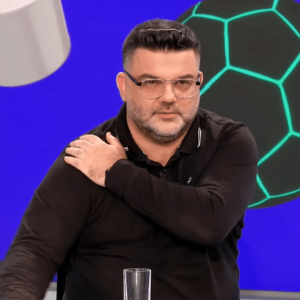 Η ξεκαρδιστική ιστορία του Διονύση Βερβελέ: Πώς κόντεψε να χάσει τον τελικό του Conference League (video)