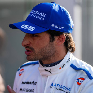 Ξεσπά ο Σάινθ: «Το παρακάνουν λίγο στην F1 δείχνοντας διασημότητες και τις κοπέλες των οδηγών»