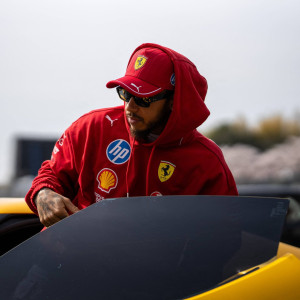 Χάμιλτον: «Η ένταξή μου στη Ferrari ήταν μια πραγματική μάχη - Κάποια στιγμή θα κυλήσουν και δάκρυα»
