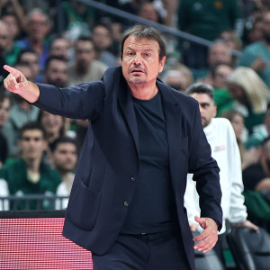 Η... σκληρή διαπραγμάτευση Σλούκα - Αταμάν και το τετραήμερο ρεπό στους παίκτες (video)