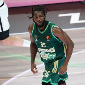 Η λέξη προσαρμογή δεν βρίσκεται στο λεξιλόγιό του: Ο Manimal ξεσήκωσε ξανά το T-Center (video)