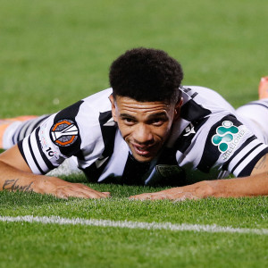 Ο Τάισον απείλησε με κεφαλιά, η μπάλα πέρασε λίγο άουτ (video)