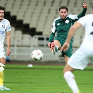 Ο Καλάμπρια με απίθανη προσποίηση και σουτ στη κίνηση το 2-1 για τον Παναθηναϊκό (video)