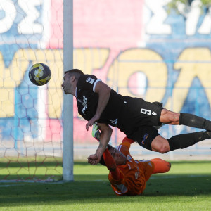 Ο Μάντζης σκόραρε για την Καλαμάτα και φίλησε τον τραυματισμένο τερματοφύλακα Τσιλιγγίρη (video)