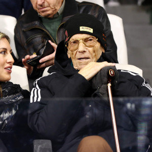 Συγκλονιστική φωτογραφία: Ο Αντώνης Αντωνιάδης στην Λεωφόρο με την κόρη του Μίμη Δομάζου