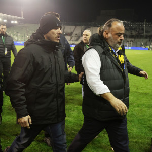 Ο Μάριος Ηλιόπουλος διέσχισε όλο το γήπεδο για να πάει στα αποδυτήρια της ΑΕΚ (photos)