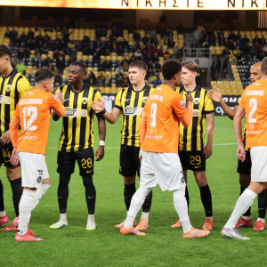 Η σύζυγος Έλληνα προπονητή Super League έχει υπάρξει στο παρελθόν playmate