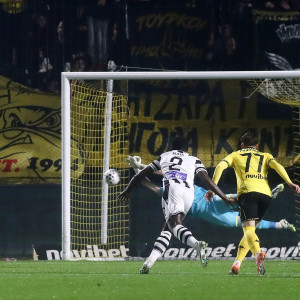 Ο Αθανασιάδης έπιασε το πέναλτι του Ντεσπόντοφ (video)