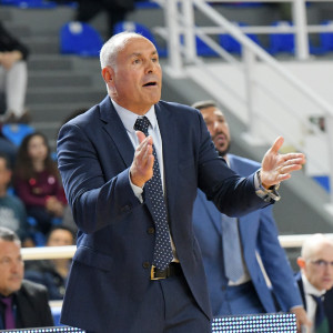 Ο Κούρο Σεγκούρα στον πάγκο του Προμηθέα