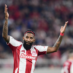 Φοβερό video: Τα παιδιά του Ροντινέι ξύπνησαν τον Βραζιλιάνο με τον ύμνο του Ολυμπιακού