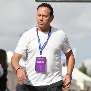 Σπάνια δημόσια εμφάνιση για τον Κεντέρη - Παρακολούθησε το Ολυμπιακός - Ρεάλ (video)