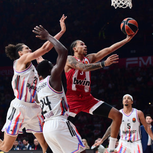 Επιστροφή στις νίκες για τον Ολυμπιακό, Γουόρντ και Φουρνιέ έκαναν εύκολη τη βραδιά κόντρα στην Παρί