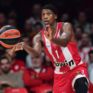 Επέστρεψε στις προπονήσεις του Ολυμπιακού ο Νιλικίνα - Διαθέσιμος με τη Φενέρμπαχτσε