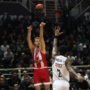 Εκτός για τον Ολυμπιακό με Κολοσσό ο τραυματίας Βεζένκοφ