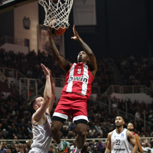 Τρομερός Σέιμπεν Λι με 4/4 τρίποντα και 18 πόντους (video)