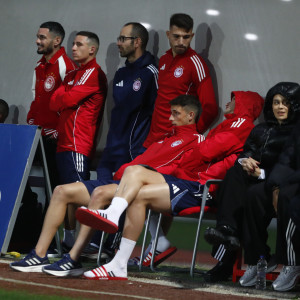 Σύσσωμη η ομάδα του Ολυμπιακού παρακολουθεί τον αγώνα των νέων με την Ρεάλ Μαδρίτης (photos)