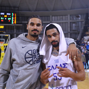 Ο Ελάιζα Μήτρου-Λονγκ εκπλήρωσε το όνειρό του: «Από μικρός ήθελα Εθνική με τον αδελφό μου»