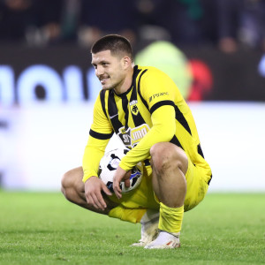 Ο Λούκα Γιόβιτς έγινε... τραγούδι από Σέρβους φιλάθλους (video)