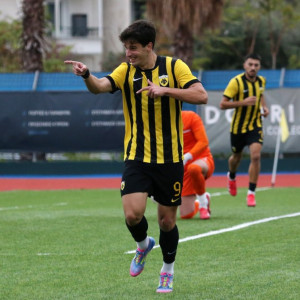 Καραργύρης και Ψυρόπουλος στην αποστολή της ΑΕΚ για το ματς Κυπέλλου με τον ΟΦΗ