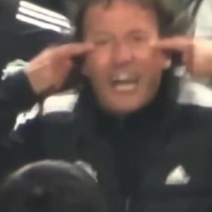 Ο απλήρωτος συνεργάτης του Πογιέτ στην Εθνική Ελλάδας αποχωρεί από την Κορέα, μετά τον σάλο που προκάλεσε η ρατσιστική χειρονομία του