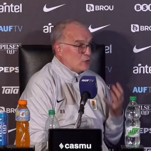 Το απόλυτο χάος στην Ουρουγουάη με Μπιέλσα - «Είμαι τοξικός αλλά δεν πρόκειται να παραιτηθώ»