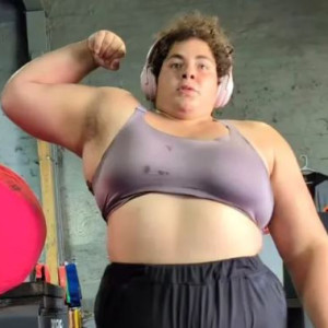 Αφαιρέθηκε ο τίτλος από την πιο δυνατή γυναίκα στον κόσμο επειδή είναι άνδρας (photos)