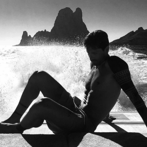 Απίθανή ιστορία για τον γόη των γηπέδων: «Τον πλησίασαν πέντε κοπέλες στο κλαμπ, έφυγε μαζί τους και επέστρεψε μετά από ώρες εξαντλημένος»