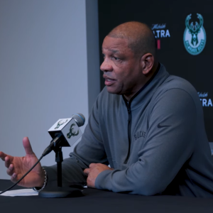 Ο Ρίβερς αποθέωσε τον Αντετοκούνμπο: «Νιώθω πως συνεχώς σπάει ρεκόρ - Είμαστε τυχεροί...» (video)