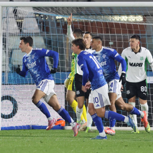 Σκόραρε ξανά ο Δουβίκας για την Κόμο - Άνοιξε το σκορ με προβολή κόντρα στην Σασουόλο (video)