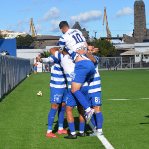 Το συλλεκτικό κασκόλ για το Ελλάς Σύρου - Ολυμπιακός (photo)