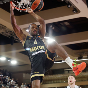 Η Μονακό διέλυσε την Εφές και παρέμεινε ψηλά