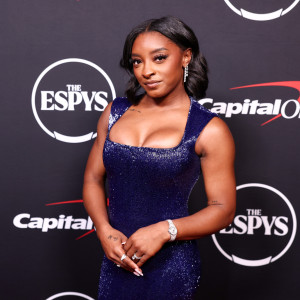 Τα κάλλη και ο πόνος: Η «χρυσή» Μπάιλς αποκάλυψε το μαρτύριο που έζησε από την προσθετική στήθους (video)