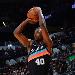 Τρίτη σερί νίκη για τους Σπερς, άνετοι οι Γκρίζλις