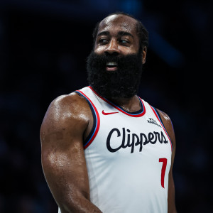 «Σφήκες» μπλέχτηκαν στα μούσια του Χάρντεν: Με 55 πόντους οδήγησε τους Κλίπερς στη νίκη επί των Χόρνετς