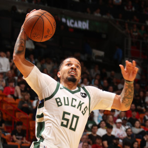 Λείπει ο Γιάννης, συνεχίζεται το σερί ηττών των Μπακς