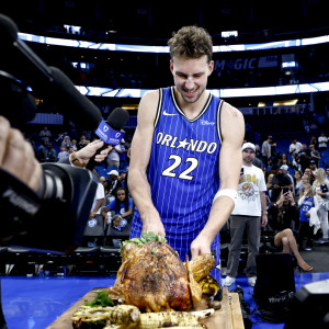 Παύση της δράσης στο NBA για μία μέρα: Από τα καρφώματα στην... παράλογη κατανάλωση γαλοπούλας (videos)