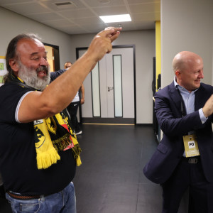 Αποθέωση στα αποδυτήρια της ΑΕΚ μετά και το «διπλό» στη Λεωφόρο - Ο Ηλιόπουλος έδωσε πριμ 200.000 ευρώ! (video)