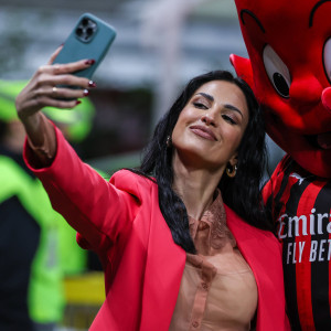 Ο έρωτας δεν κρύβεται: Η εντυπωσιακή δημοσιογράφος είναι ζευγάρι με τον κατά 10 χρόνια νεότερό της σταρ της Μίλαν