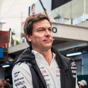 Ο Τότο Βολφ πούλησε το 15% της Mercedes έναντι 300 εκατομμυρίων - Ποιος επιχειρηματίας εμπλέκεται