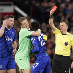 Ποινή τριών αγωνιστικών στον Γκέιγ της Έβερτον για το χαστούκι σε συμπαίκτη - Η αγκαλιά στην προπόνηση που δεν έπεισε