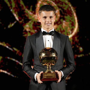 Μουζακίτης: «Αγωνίζομαι στην ομάδα που ήθελα από μικρός - Ο Ολυμπιακός έχει mentality πρωταθλητή»