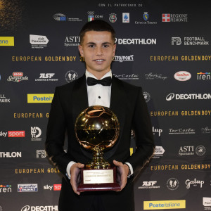 Ο Μουζακίτης κλήθηκε να απαντήσει εάν είναι καλύτερος από τον Γιαμάλ (video)