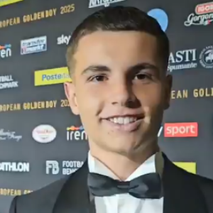 Έβαλε το σμόκιν του και είναι έτοιμος για τη μεγάλη βραδιά ο Μουζακίτης (video)