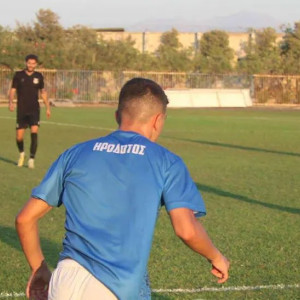 Πρωτοφανές επεισόδιο στην Κρήτη - Οπαδός εισέβαλε στο γήπεδο και χτύπησε τερματοφύλακα!