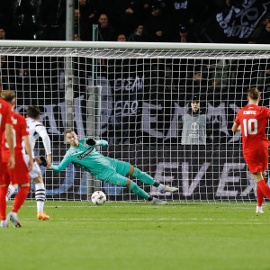 Ο Παβλένκα έπιασε πέναλτι απέναντι στην Μπραν (video)