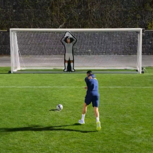 Ο Κριστιάνο τα έβαλε με ανίκητο ρομπότ που ελέγχεται από Τεχνητή Νοημοσύνη - Ποιος νίκησε; (video)