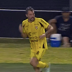 Πρόεδρος ομάδας στην Παραγουάη πέρασε αλλαγή σε αγώνα τον... εαυτό του (video)