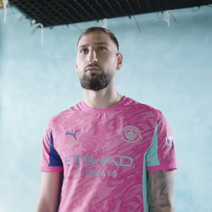 Ο  Ντοναρούμα βρίσκεται κοντά στο να γράψει... ιστορία στην Premier League για τον λάθος λόγο