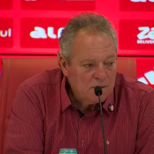 Σάλος με ομοφοβικό σχόλιο προπονητή: «Δεν θέλω ροζ φανέλες, δεν είμαστε αδερφές»