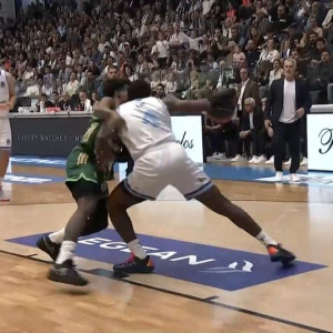 Ο Ρέι χτύπησε ακούσια τον Σορτς και τον... ξάπλωσε (video)